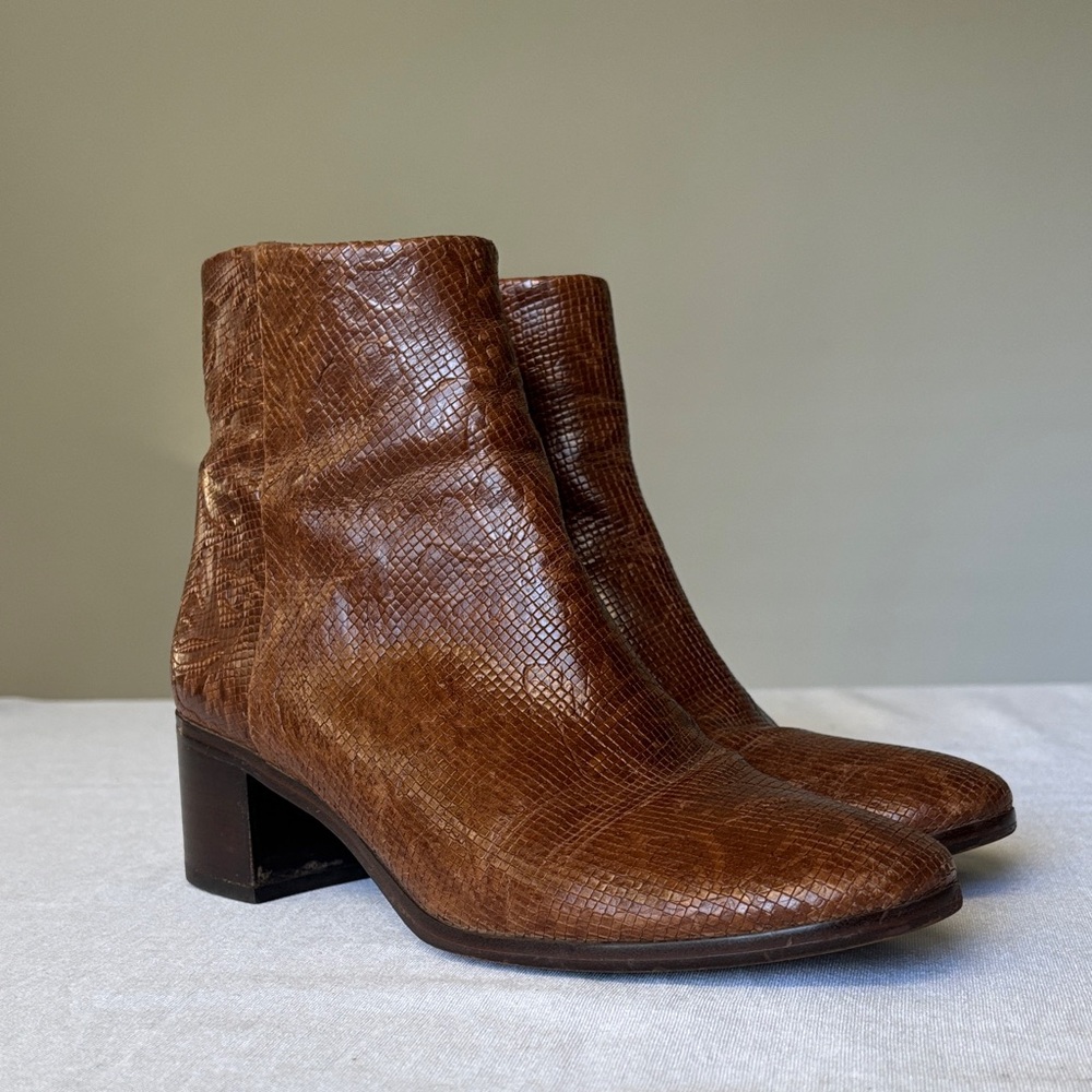 Patricia Nash Brown Textured Embossed Leather Ankle Boots AS IS peeling inside
